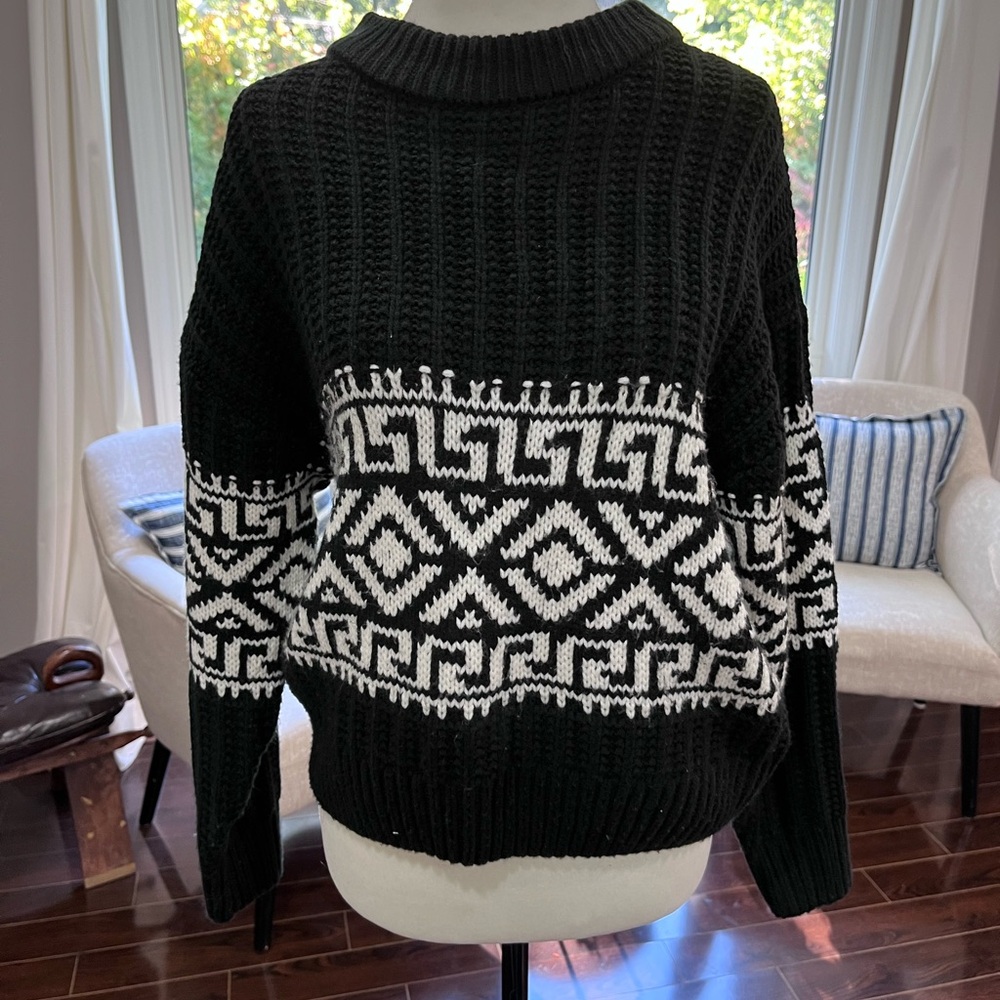 Suzy Shier Black and Gray Knit Sweater